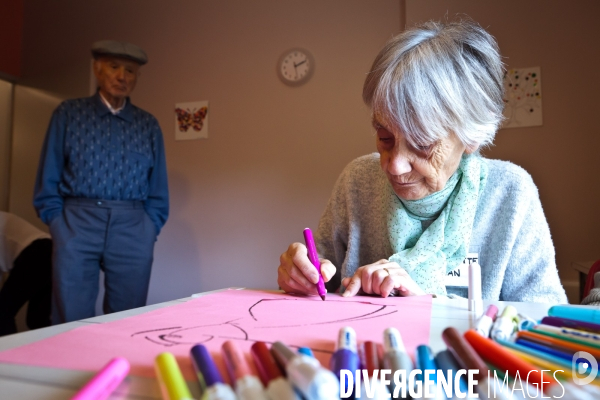 Quotidien, activités et vie sociale à la maison de retraitre Jeanne Calment à Arles.