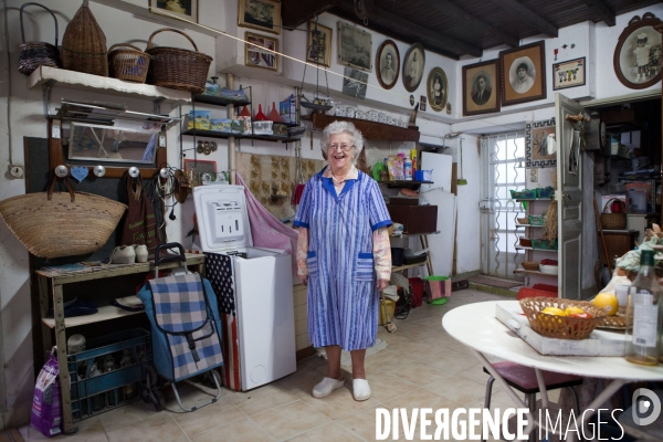 Quotidien, activités et vie sociale à la maison de retraitre Jeanne Calment à Arles.