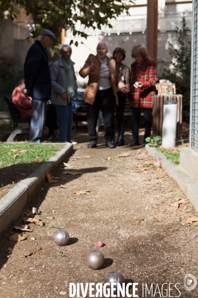 Quotidien, activités et vie sociale à la maison de retraitre Jeanne Calment à Arles.