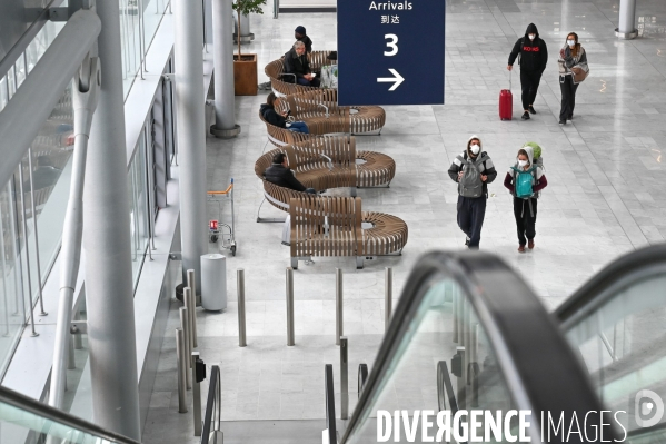 Aéroport d Orly. Confinement, 13ème jour. Epidémie du Coronavirus.