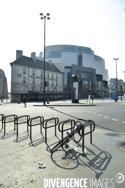 Confinement Covid-19. Paris desertique, quartier Bastille. The Covid-19 Coronavirus pandemic.