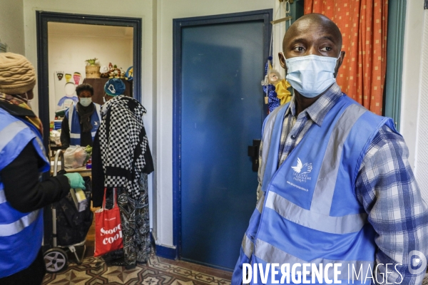 Coronavirus, distribution alimentaire du SECOURS POPULAIRE