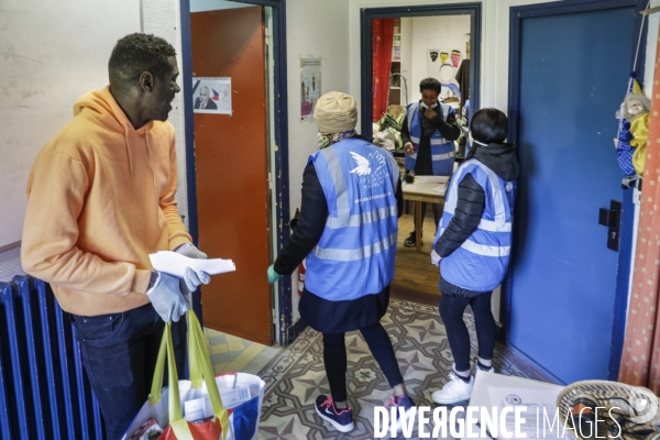 Coronavirus, distribution alimentaire du SECOURS POPULAIRE