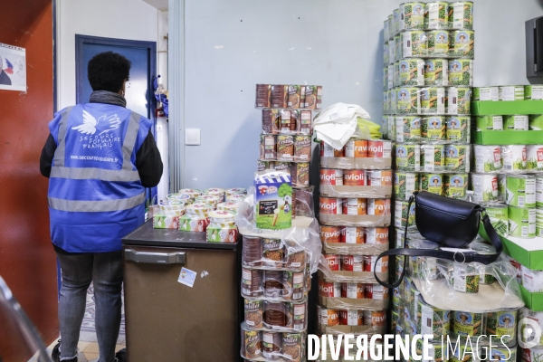 Coronavirus, distribution alimentaire du SECOURS POPULAIRE