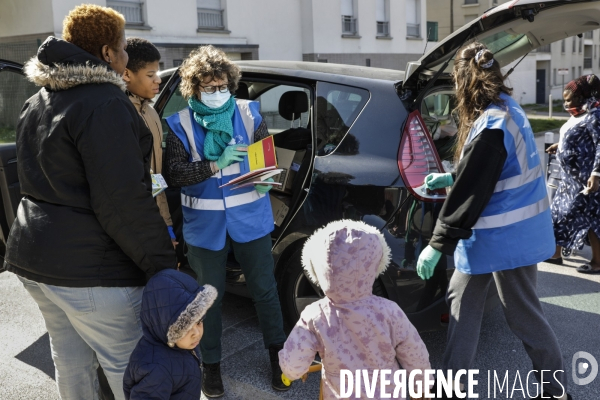 Coronavirus, distribution alimentaire du SECOURS POPULAIRE