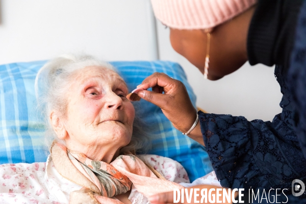 Auxiliaire de vie: une aide de vie précieuse pour les seniors