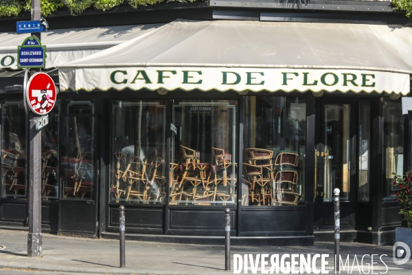 Cafes parisiens fermes,  chaises confinees