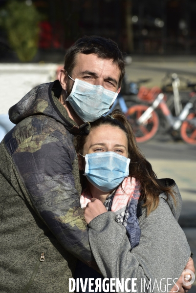 Confinement Covid-19. Voyageurs en attente d un train gare de Lyon. The Covid-19 Coronavirus pandemic.