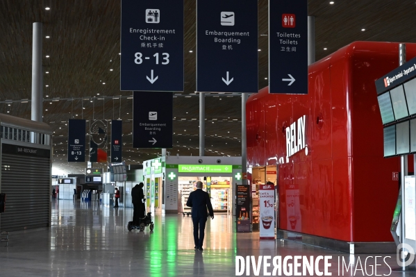 Aéroport Charles de Gaulle à l heure du Coronavirus. Neuvième jour de confinement dans l épidémie de Coronavirus.