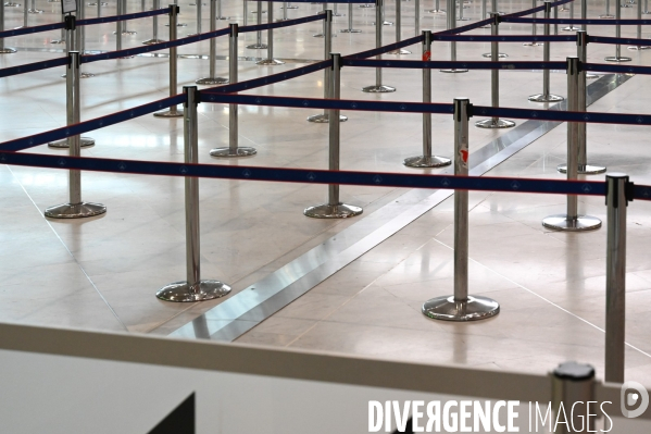 Aéroport Charles de Gaulle à l heure du Coronavirus. Neuvième jour de confinement dans l épidémie de Coronavirus.