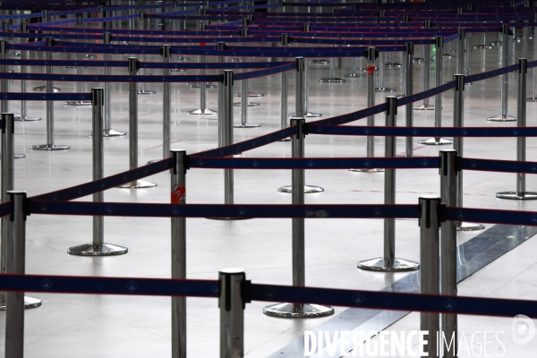 Aéroport Charles de Gaulle à l heure du Coronavirus. Neuvième jour de confinement dans l épidémie de Coronavirus.