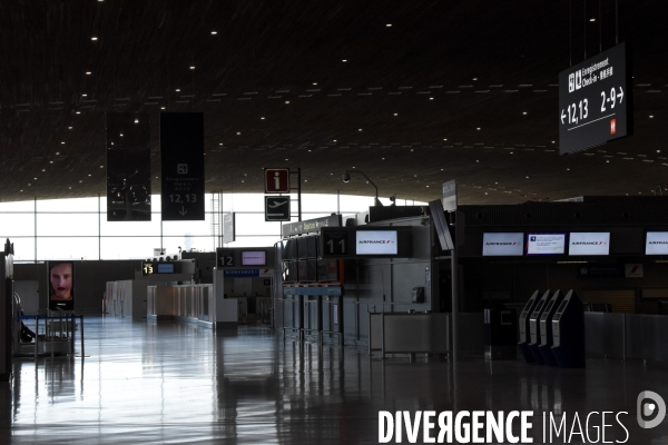 Aéroport Charles de Gaulle à l heure du Coronavirus. Neuvième jour de confinement dans l épidémie de Coronavirus.