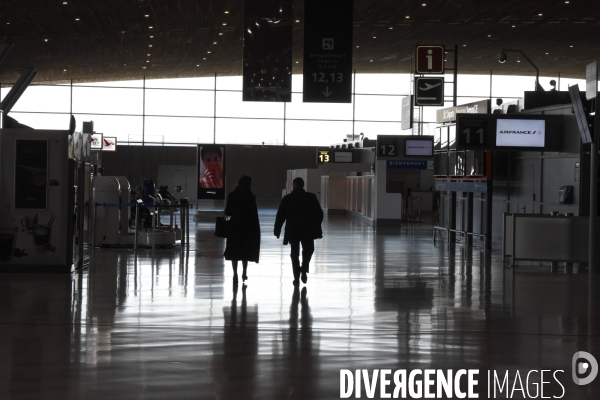 Aéroport Charles de Gaulle à l heure du Coronavirus. Neuvième jour de confinement dans l épidémie de Coronavirus.