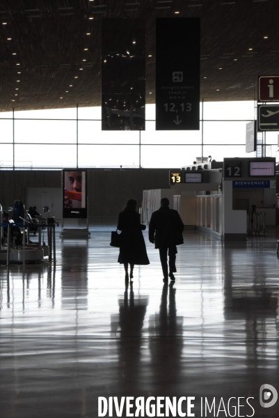 Aéroport Charles de Gaulle à l heure du Coronavirus. Neuvième jour de confinement dans l épidémie de Coronavirus.