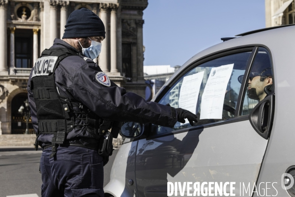 CORONAVIRUS - Contrôle policier à Paris