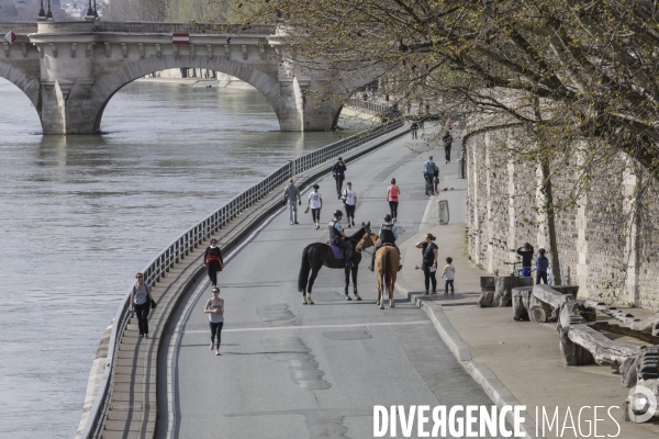 CORONAVIRUS - Contrôle policier à Paris