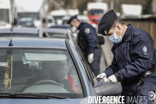 CORONAVIRUS - Contrôle policier en Banlieue