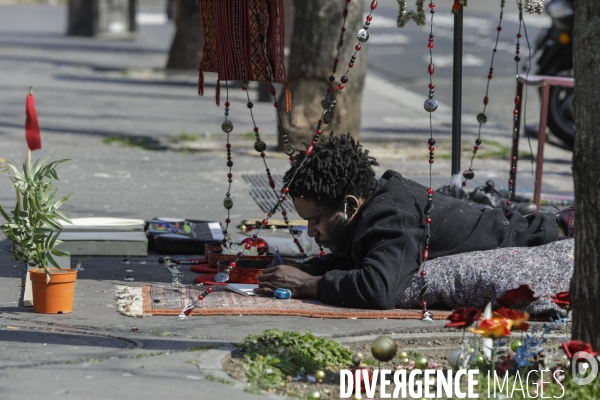 CORONAVIRUS - un sans-abri devant la gare de l Est