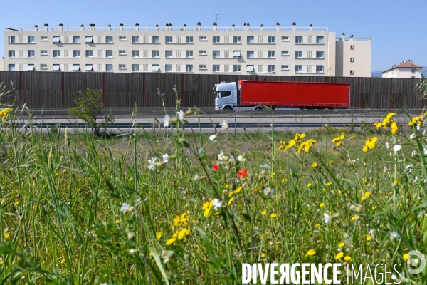 Autoroute A7. Transports et confinement