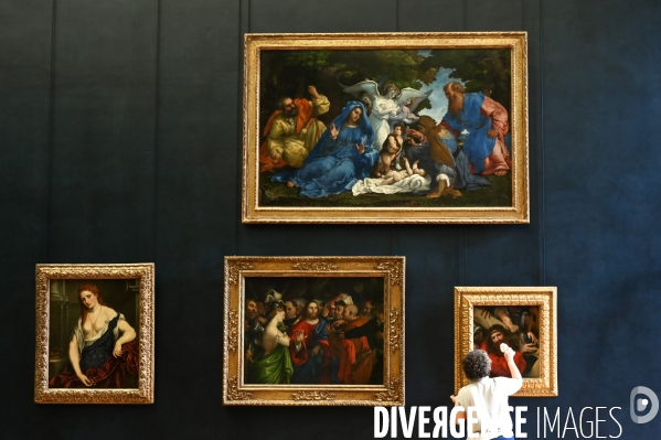 Musée du Louvre. Accrochage de la peinture vénitienne dans la galerie des Etats.