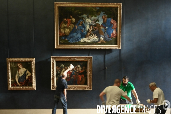Musée du Louvre. Accrochage de la peinture vénitienne dans la galerie des Etats.