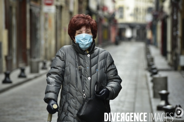Les parisiens en sortie pendant le confinement Covid-19. The Covid-19 Coronavirus.