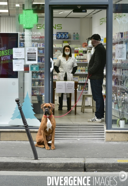 Les parisiens en sortie pendant le confinement Covid-19. The Covid-19 Coronavirus.