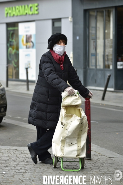 Les parisiens en sortie pendant le confinement Covid-19. The Covid-19 Coronavirus.