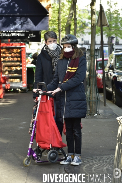 Les parisiens en sortie pendant le confinement Covid-19. The Covid-19 Coronavirus.