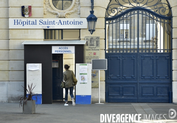 Travailleurs pendant le confinement Covid-19. The Covid-19 Coronavirus pandemic.