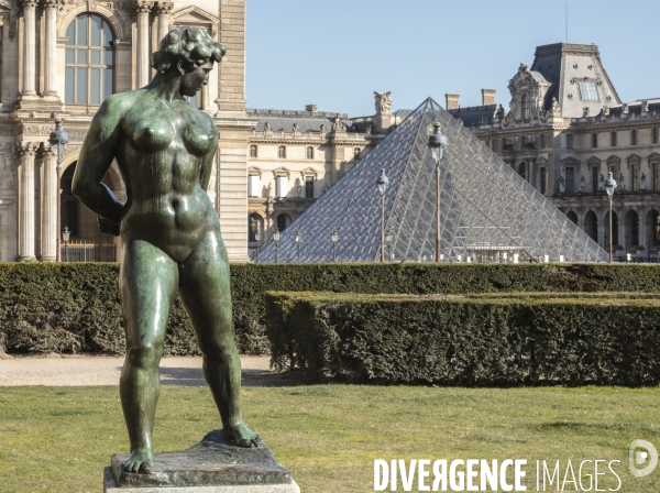 Confinement : quartier du louvre un samedi ensoleille