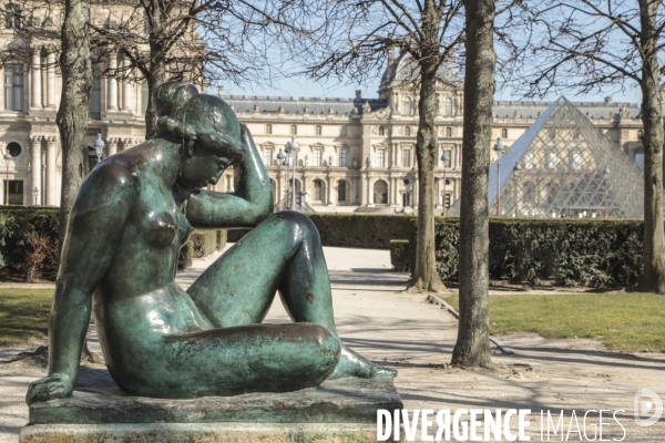 Confinement : quartier du louvre un samedi ensoleille