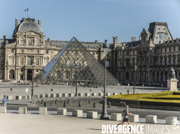 Confinement : quartier du louvre un samedi ensoleille