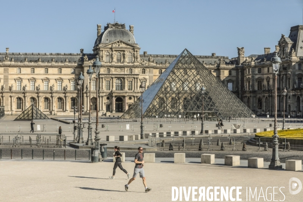 Confinement : quartier du louvre un samedi ensoleille