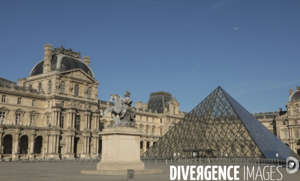 Confinement : quartier du louvre un samedi ensoleille