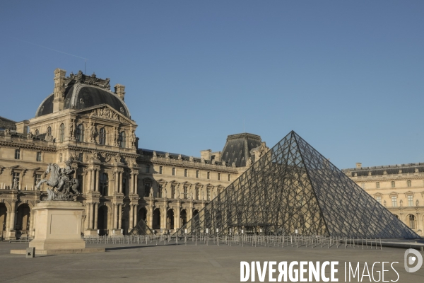 Confinement : quartier du louvre un samedi ensoleille