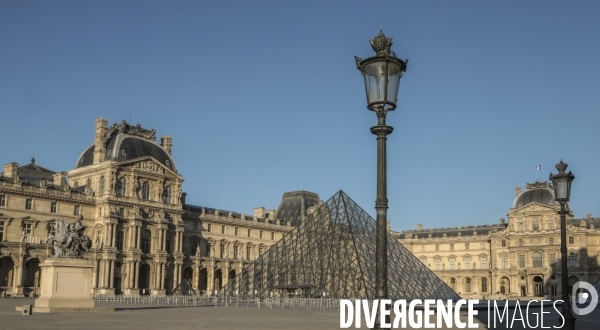 Confinement : quartier du louvre un samedi ensoleille