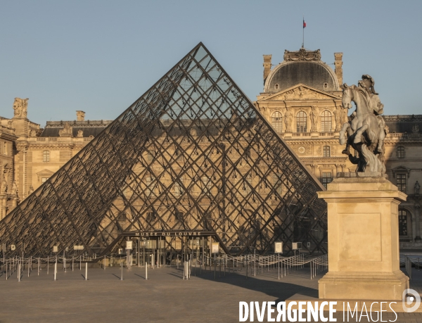 Confinement : quartier du louvre un samedi ensoleille