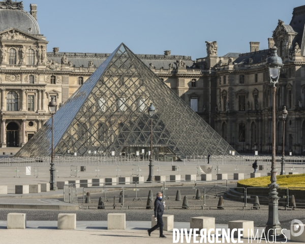 Confinement : quartier du louvre un samedi ensoleille