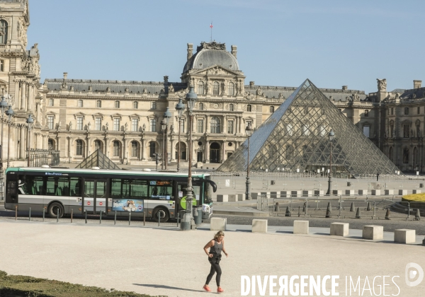 Confinement : quartier du louvre un samedi ensoleille