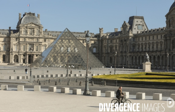 Confinement : quartier du louvre un samedi ensoleille