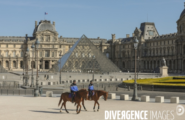 Confinement : quartier du louvre un samedi ensoleille