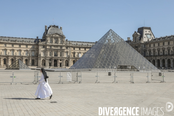 Confinement : quartier du louvre un samedi ensoleille