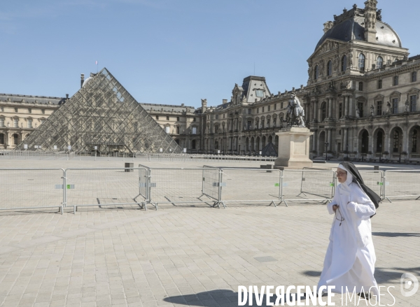 Confinement : quartier du louvre un samedi ensoleille