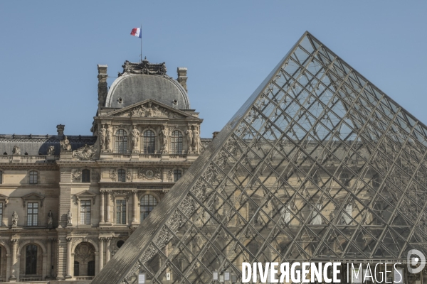 Confinement : quartier du louvre un samedi ensoleille