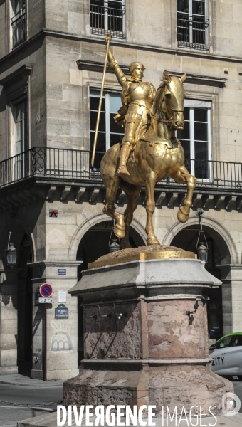 Confinement : quartier du louvre un samedi ensoleille