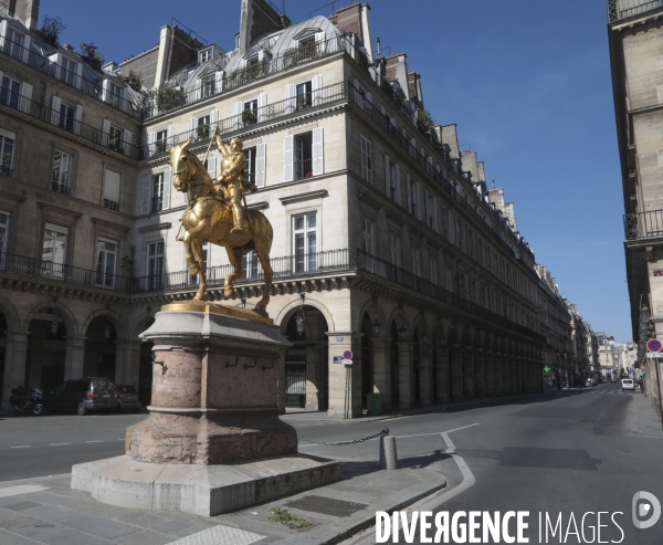 Confinement : quartier du louvre un samedi ensoleille