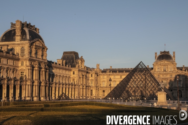 Confinement : quartier du louvre un samedi ensoleille