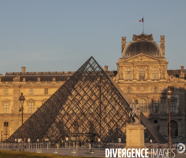 Confinement : quartier du louvre un samedi ensoleille