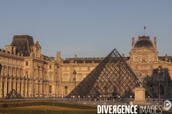 Confinement : quartier du louvre un samedi ensoleille